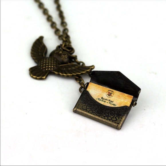 🦉 Harry Potter Hogwarts Mail Necklace - Picture 2 of 8